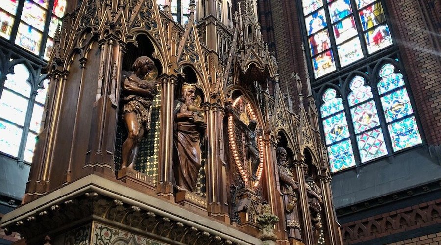St Johannes (St John) - interior - altar.