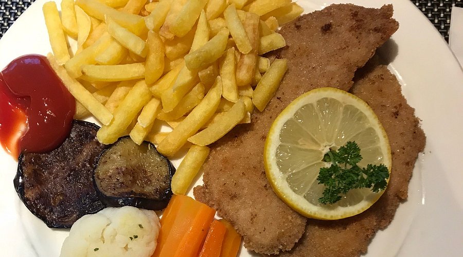 عشاء في مطعم بيتزا غراوند
