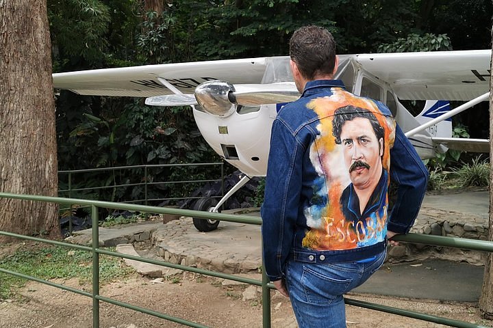Muebles caleta, escondites secretos y autos de lujo: Así era el museo de  Pablo Escobar