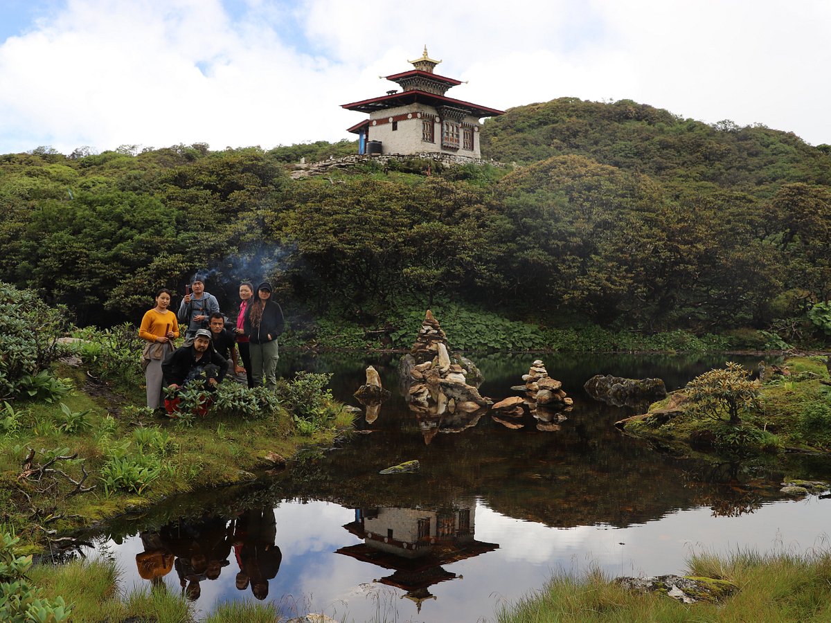 bhutan swallowtail tours and treks