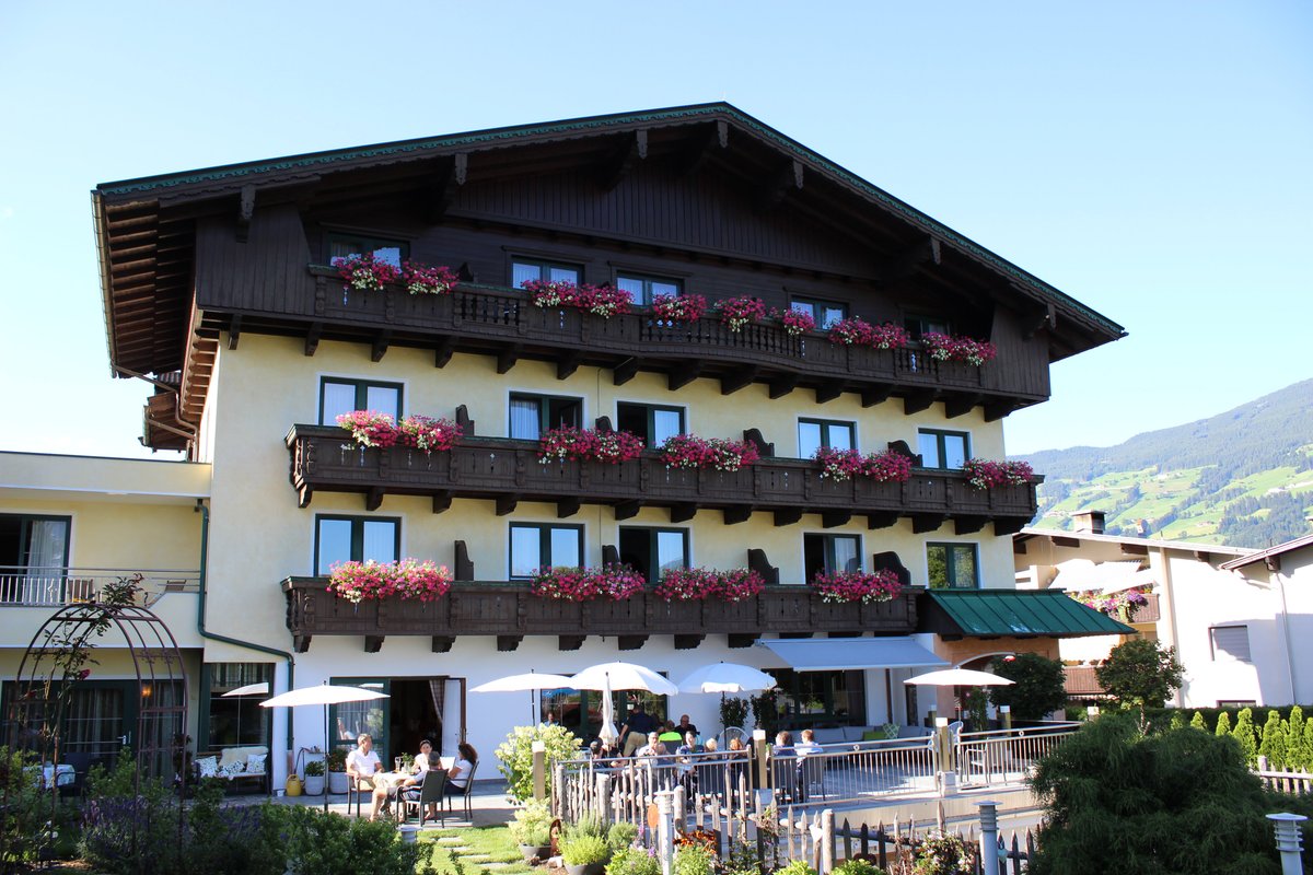 HOTEL LANDHAUS ZILLERTAL - Prices & Reviews (Fugen, Austria)