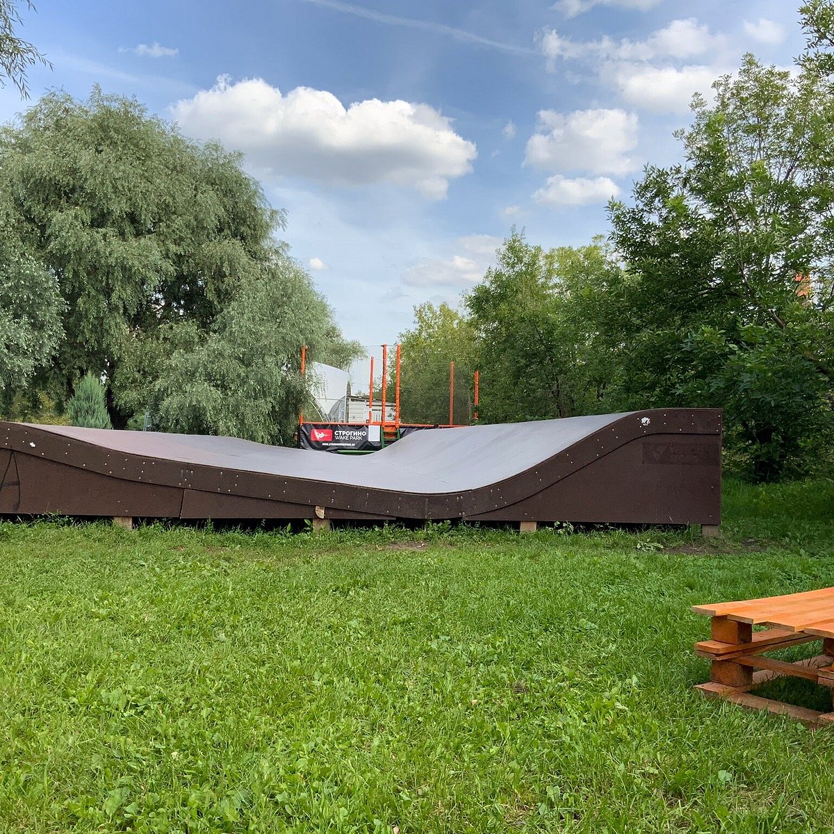 Вейк парк пирогово. Строгино вейк парк. Строгино Wake Park. Строгино лесопарк. Berezy Park в Строгино.