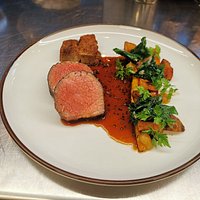 Veal rump steak and smoked beef brisket
Mustard -red wine sauce, onion cream and carrot
Crispy flower sprouts and jerusalem artichokes
