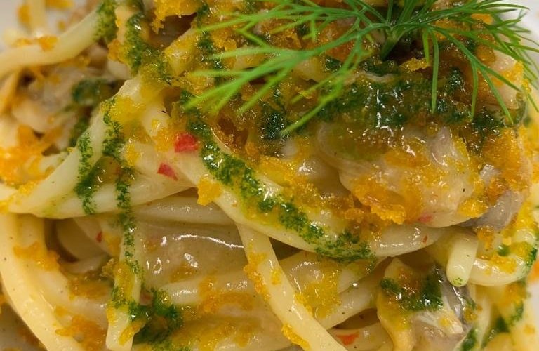 Spaghetti aglio olio peperoncino vongole e bottarga