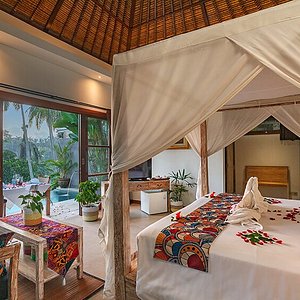 Honeymoon Jungle View - Bedroom setup 