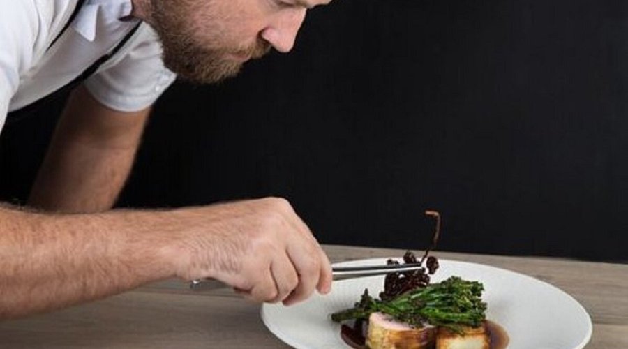 Head Chef - Preparing Courses