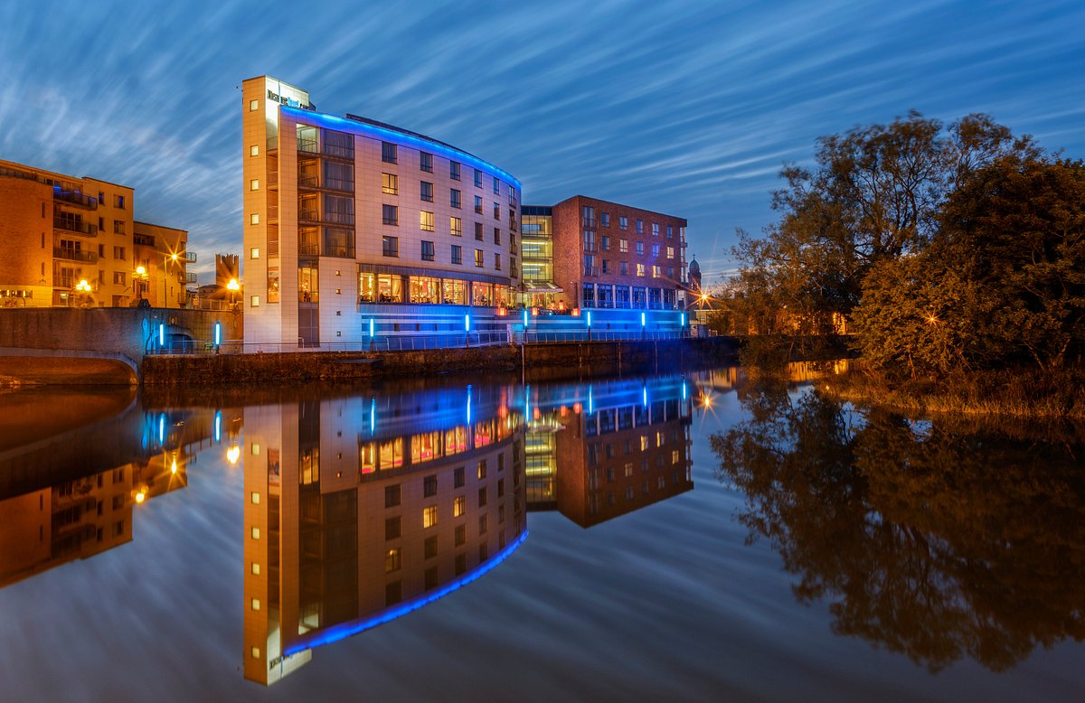Absolute Hotel, hotel in Limerick