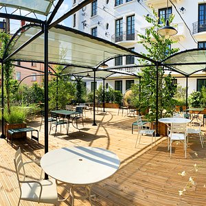 Collège Hôtel in Lyon, image may contain: Terrace, Porch, Restaurant, Dining Table