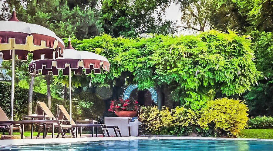 Veranda Pool