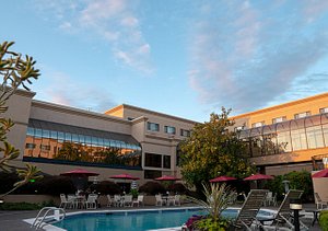 Monarch Hotel and Conference Center in Clackamas, image may contain: Hotel, Resort, Villa, Condo