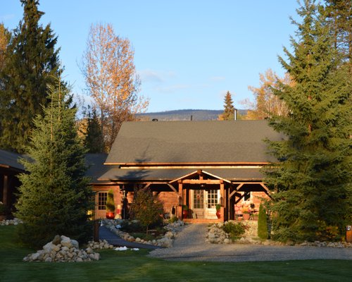 Moul Creek Lodge B & B