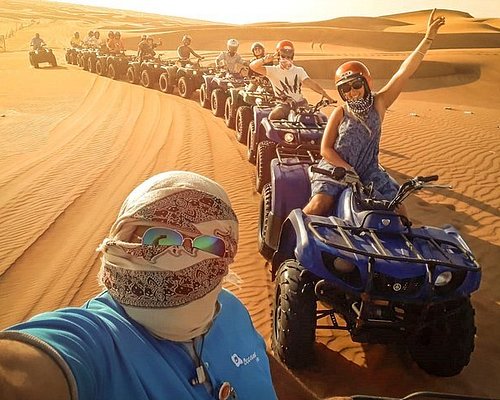 Rode duinen per quad bike, zandsurfen, kameelrit en barbecue in Al Khayma-kamp
