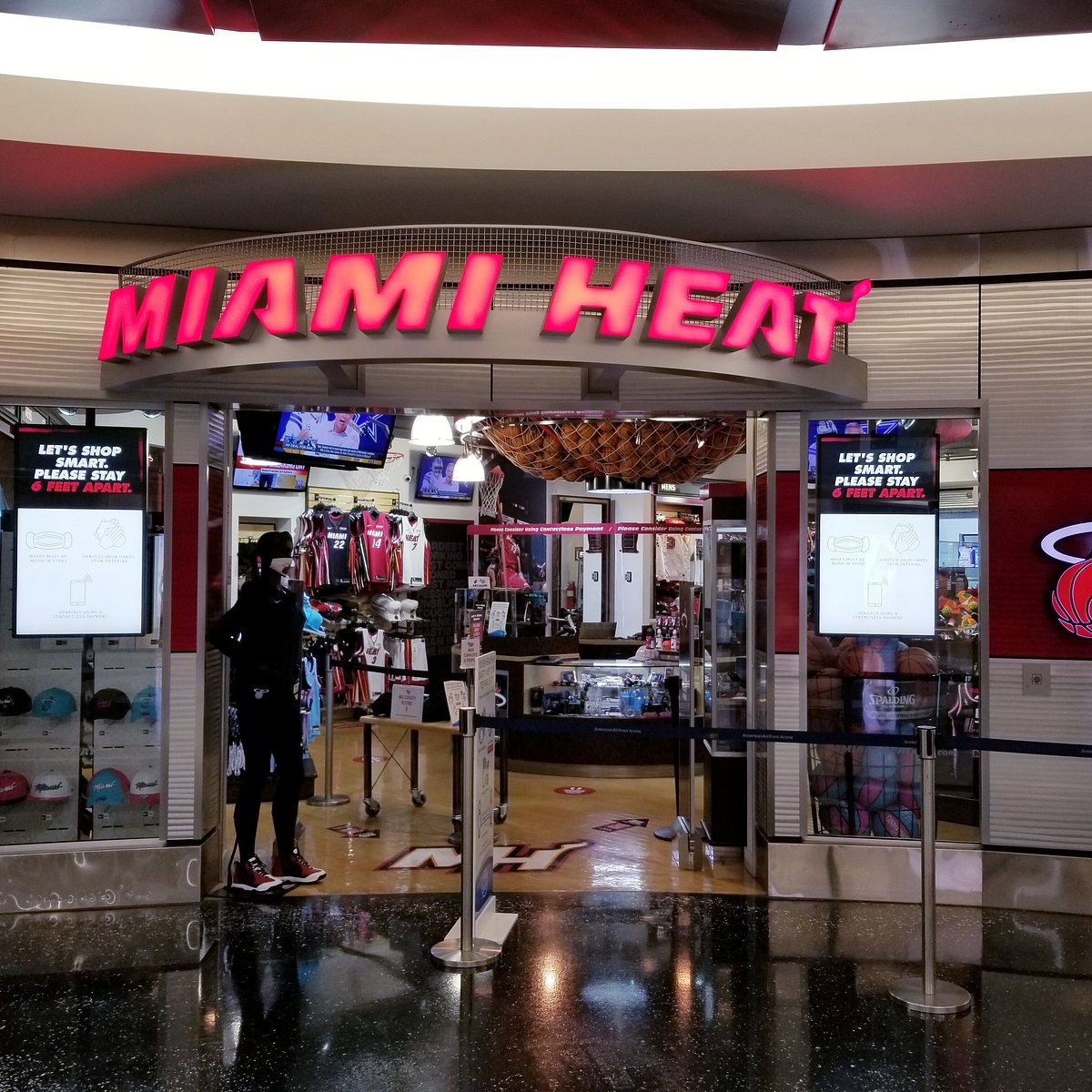Miami Heat Store — Dolphin Mall - 2 tips