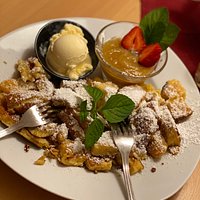 Hirsch Carpaccio, Knoblauchcreme Suppe, Hirsch-Ravioli, Hirsch Steak und Kaiserschmarren