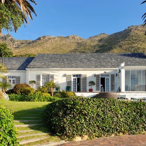 Manor on the Bay Historical 4* guesthouse Gordon's Bay
