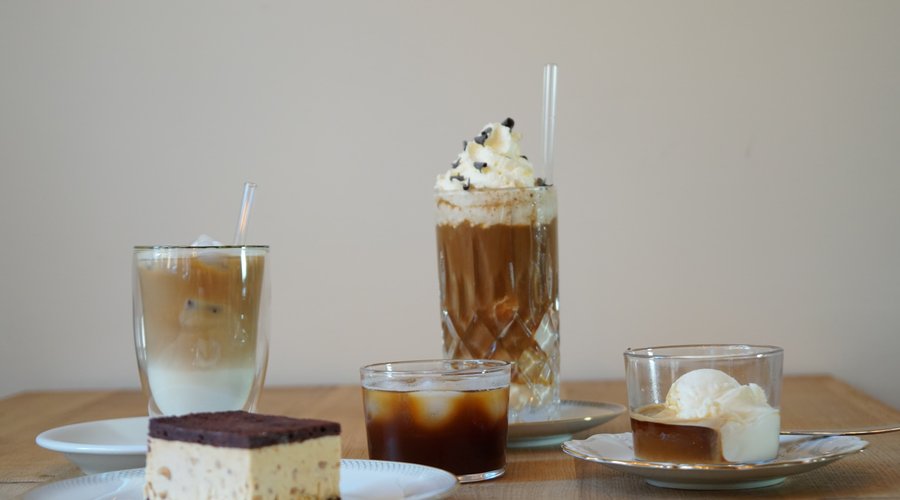 Kalte Erfrischungen für heiße Tage: Eiskaffee, Iced Latte, Ice Cream Sandwich, Affogato und Espresso Tonic.