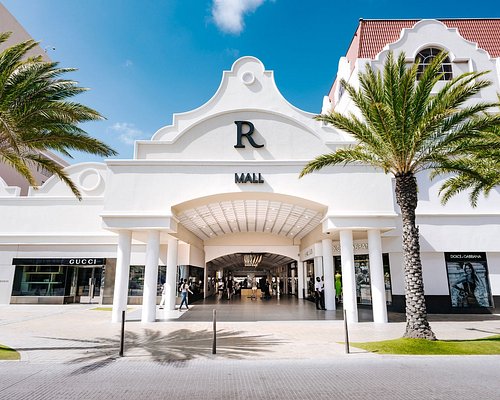 30+ View On Shopping Mall In Oranjestad Stock Photos, Pictures
