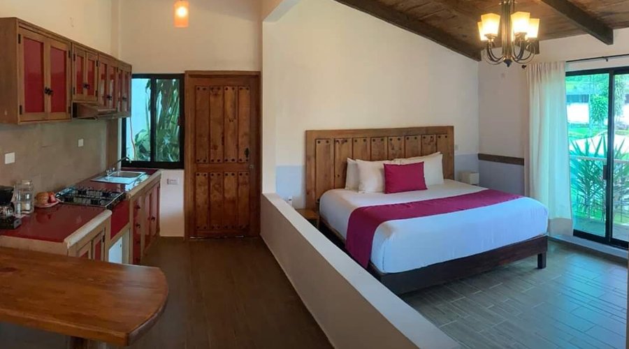 Cómodo bungalow con terraza y cocineta.