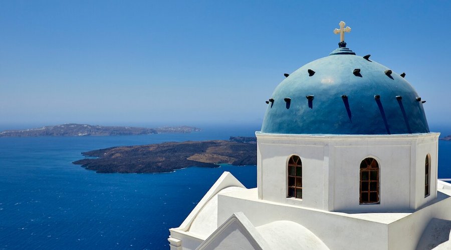 The outstanding scenery of Santorini.