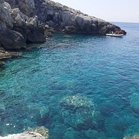 Cala benedettini. Ideale per snorkeling, facile accesso e con pineta sovrastante per le ore più calde.
