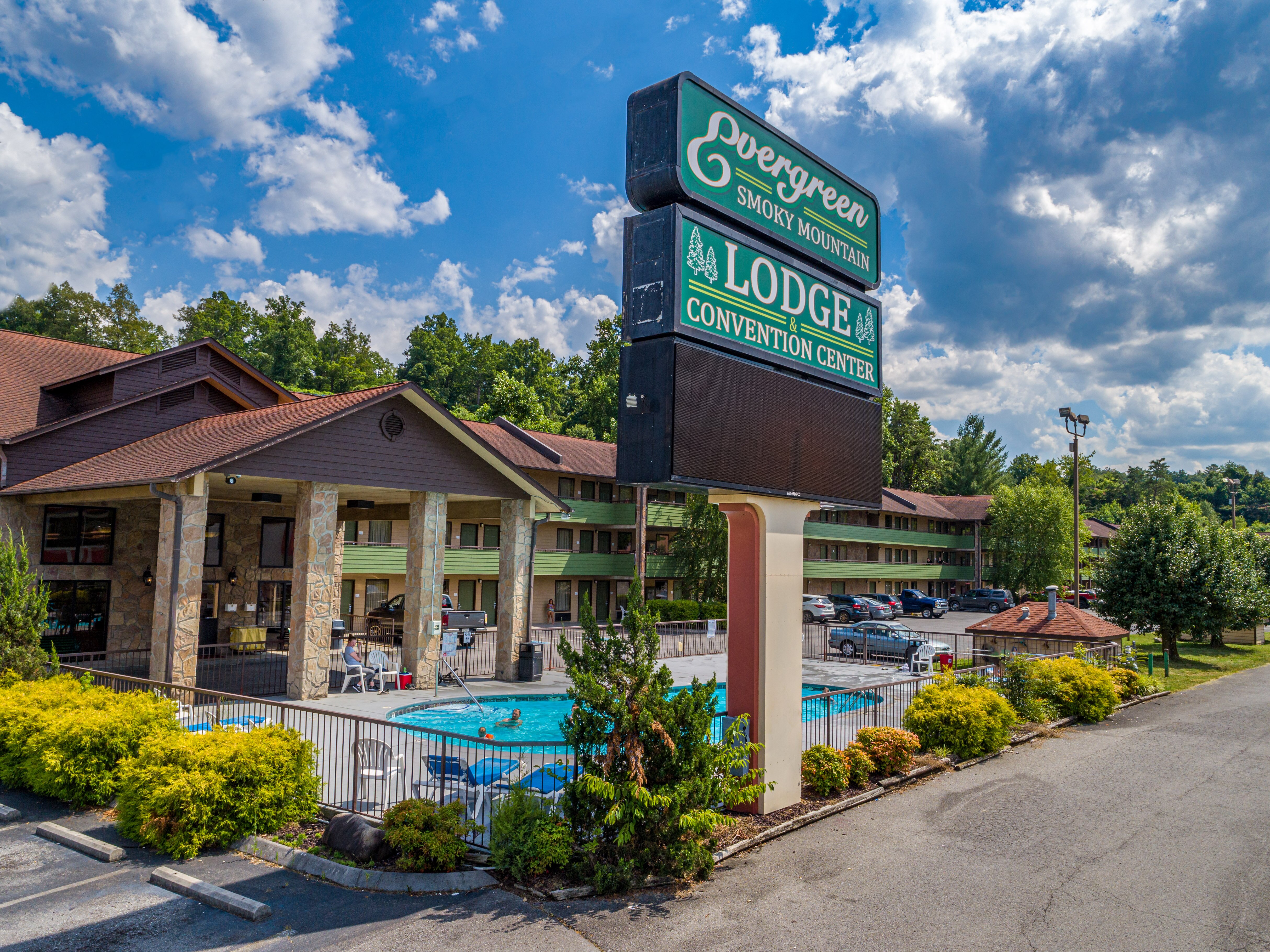 EVERGREEN SMOKY MOUNTAIN LODGE Hotel Pigeon Forge Tennessee Prezzi   Evergreen Smoky Mountain 