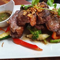 38. PET YANG - Grilled Duck breast with Mix Vegetables and a dipping sauce of lime juice, fish sauce, shallots, chilli and mint 😍🥰