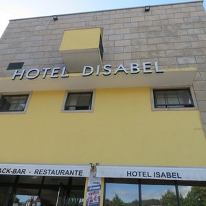 Fachada do restaurante e o hotel fica por cima.