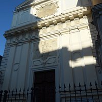 la chiesa da fuori