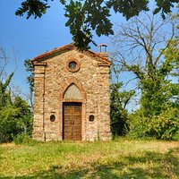 L'antica Pieve della Madonna dell'Uva , si trova lungo la strada che unisce Crocetta a Colombato,