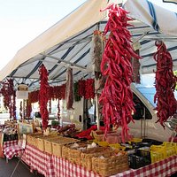 Banchi del mercato nel centro storico