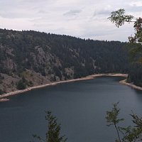 Le sentier du Tour du Lac par le rocher de Hans et sa vierge 🤩 (penser à bien vous équipez, très abrupte !)