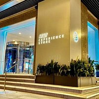 Just below the 6K Media Wall, you’ll find the AT&T Experience Store. Here, you will discover new ways to watch and access the TV shows and movies you love. Explore a range of immersive experiences and be transported to different worlds. Open with limited capacity, Monday-Saturday from 10 a.m. to 6 p.m.