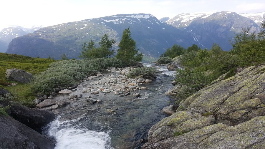 Me gustó mucho mas que Trolltunga. Para los que buscan un Hiking mucho mas exigente este es el suyo. Recomendado