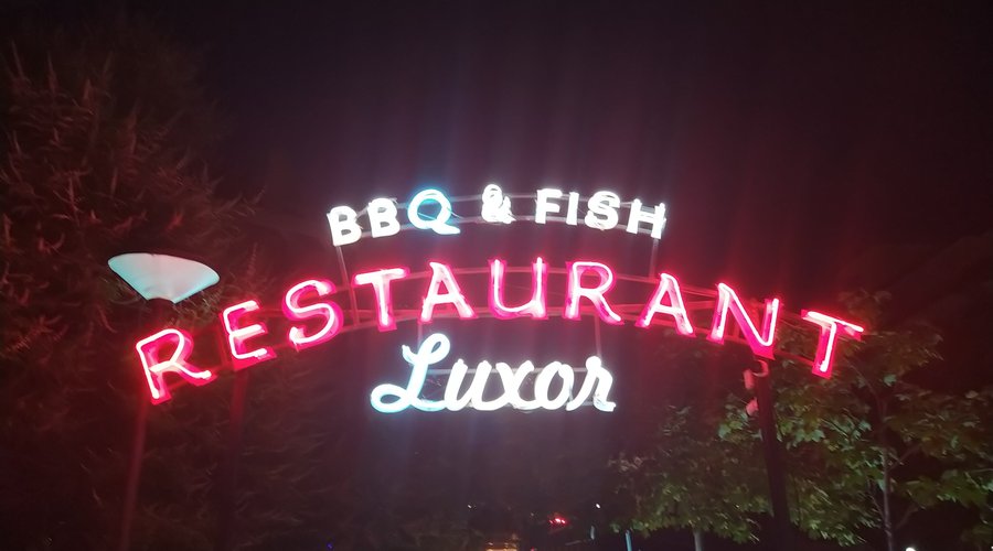 Restaurant Luxor front 