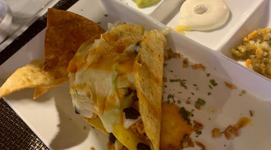 Muy buena mezcla de sabores. Un buen Servicio. Tiene una carta amplia para todos los gustos. Muy rico todo.