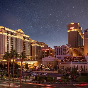 Select from an extensive list of room types, amenities, views and locations at the iconic Caesars Palace resort. As one of the largest Las Vegas hotels, there are five towers of rooms—including high-end suites and villas.