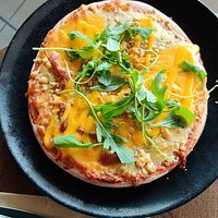 Comfy bistro food from lunch to dinner.