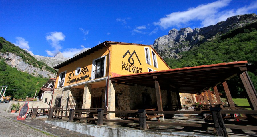 fachada, terraza y entorno