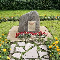 Камень Труженикам тыла и детям войны