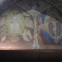 Gli affreschi del transetto sx (a sx la Madonna della Cintola di Matteo di Pacino)