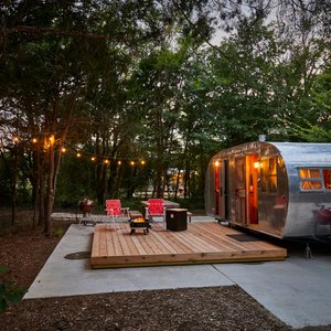 1953 Boles Aero exterior - vintage trailer rental