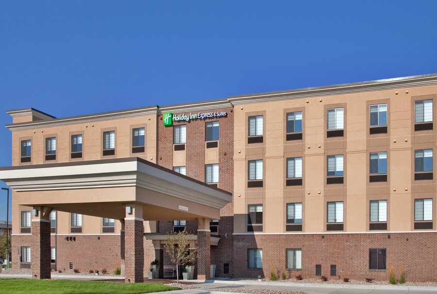 HOLIDAY INN EXPRESS HOTEL & SUITES LINCOLN AIRPORT Updated 2020