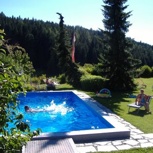 Pool von Mitte Juni bis Anfang September verfügbar