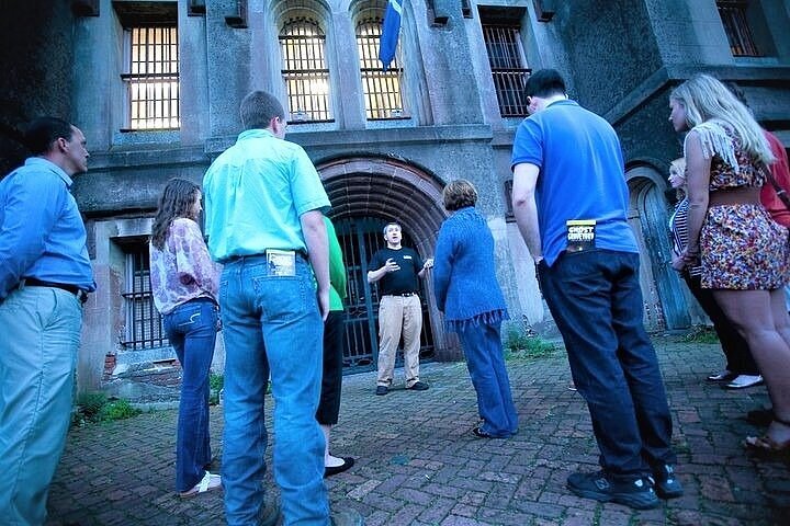 charleston city jail tour