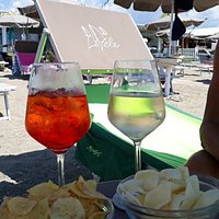 POSTICINO AL BACI💋! Giornata in pieno relax in questo lido accogliente. Allestito con gusto, pulito e tranquillo e poi...si mangia da Dio!