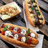 Töltő, Budapest, Wesselényi utca, street food, gastro, gourmet, craft beer, lemonade, best hot dog, sausages, speciality