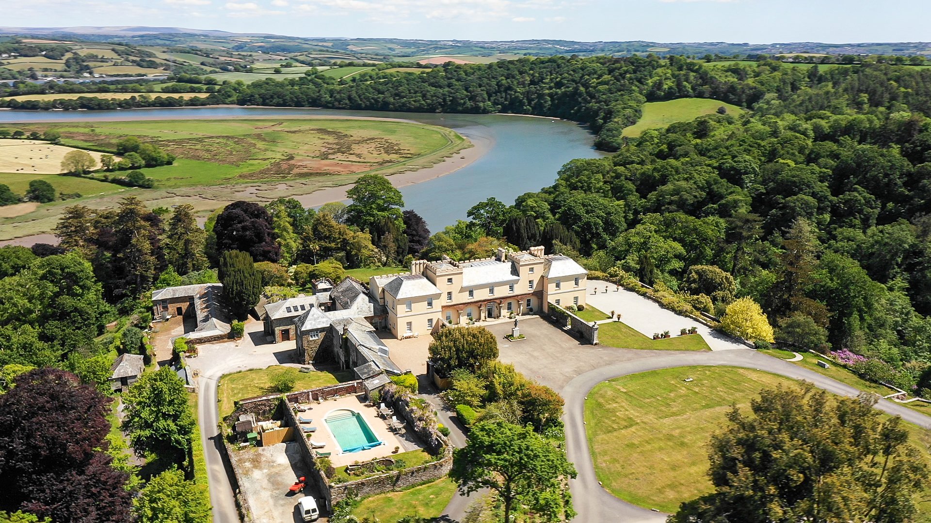 PENTILLIE CASTLE & ESTATE - Prices & Guest House Reviews (Saint Mellion ...