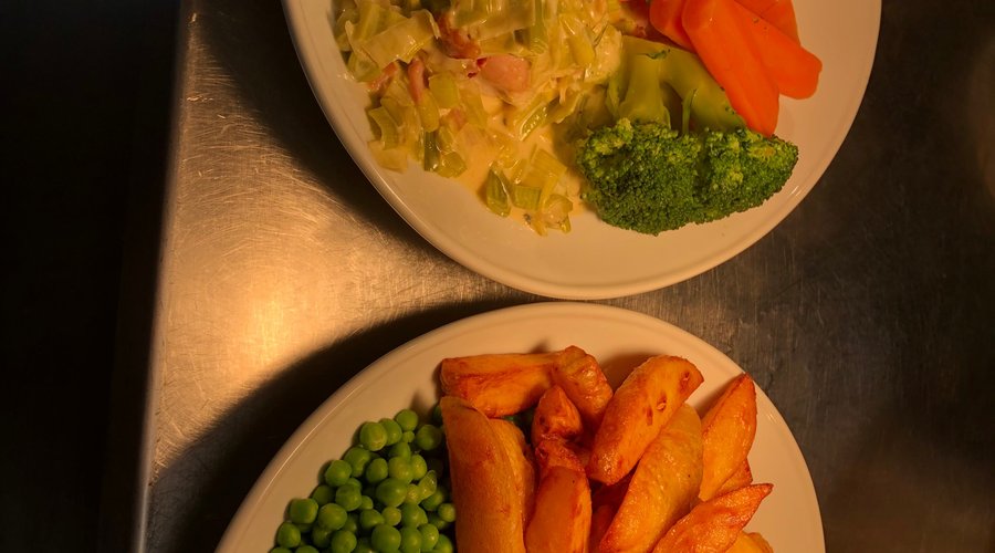 Chicken bacon leek and stilton
Grilled gammon steak pineapple salsa 
