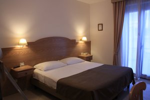 Room & Suite