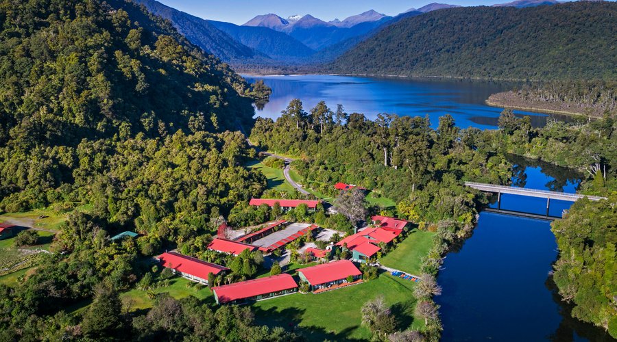 Set in the heart of Te Wahipounamu World Heritage Area
